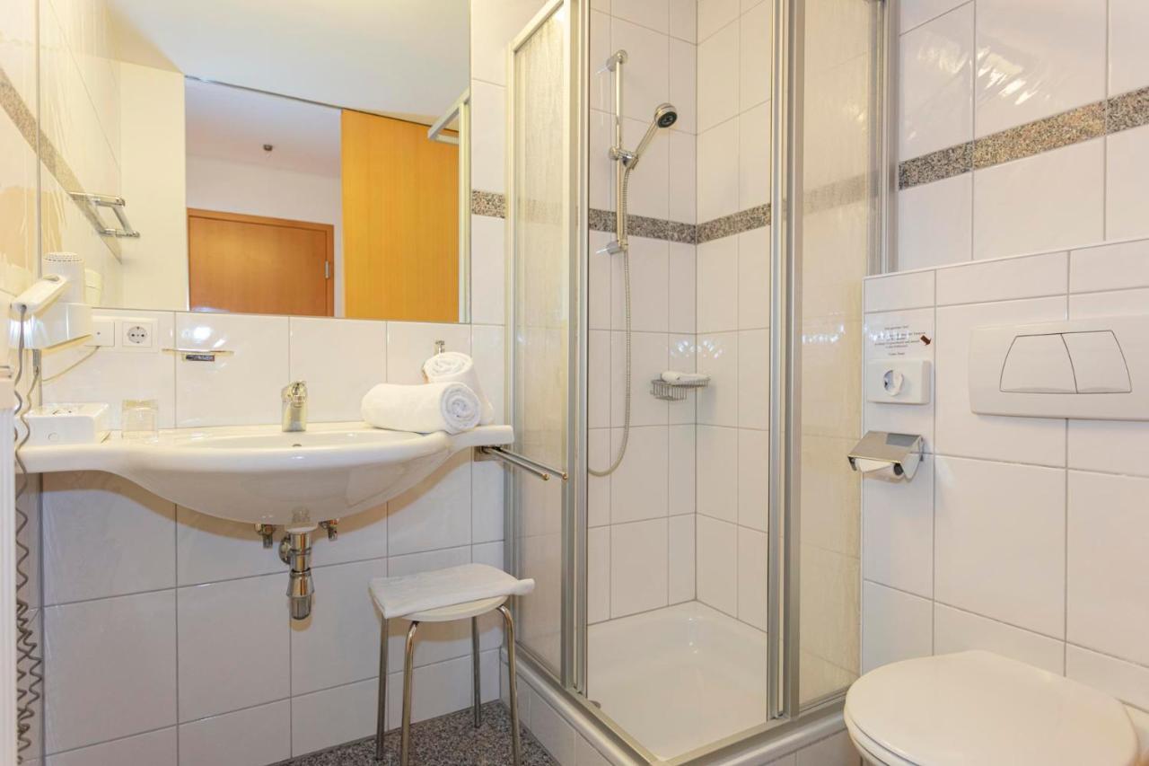 Hotel Loewen Лингенау Екстериор снимка