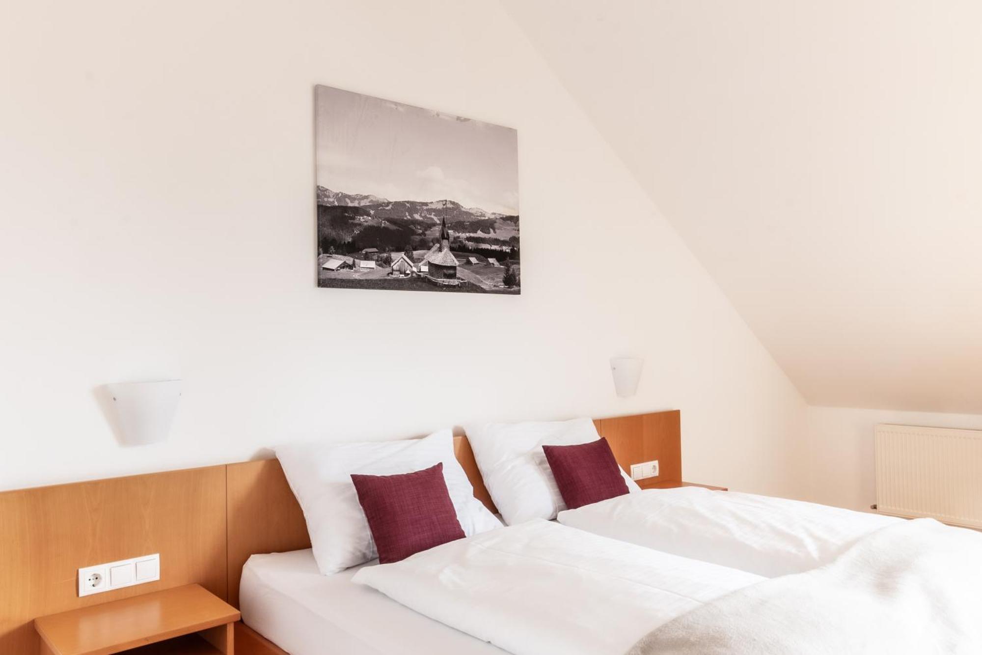 Hotel Loewen Лингенау Екстериор снимка