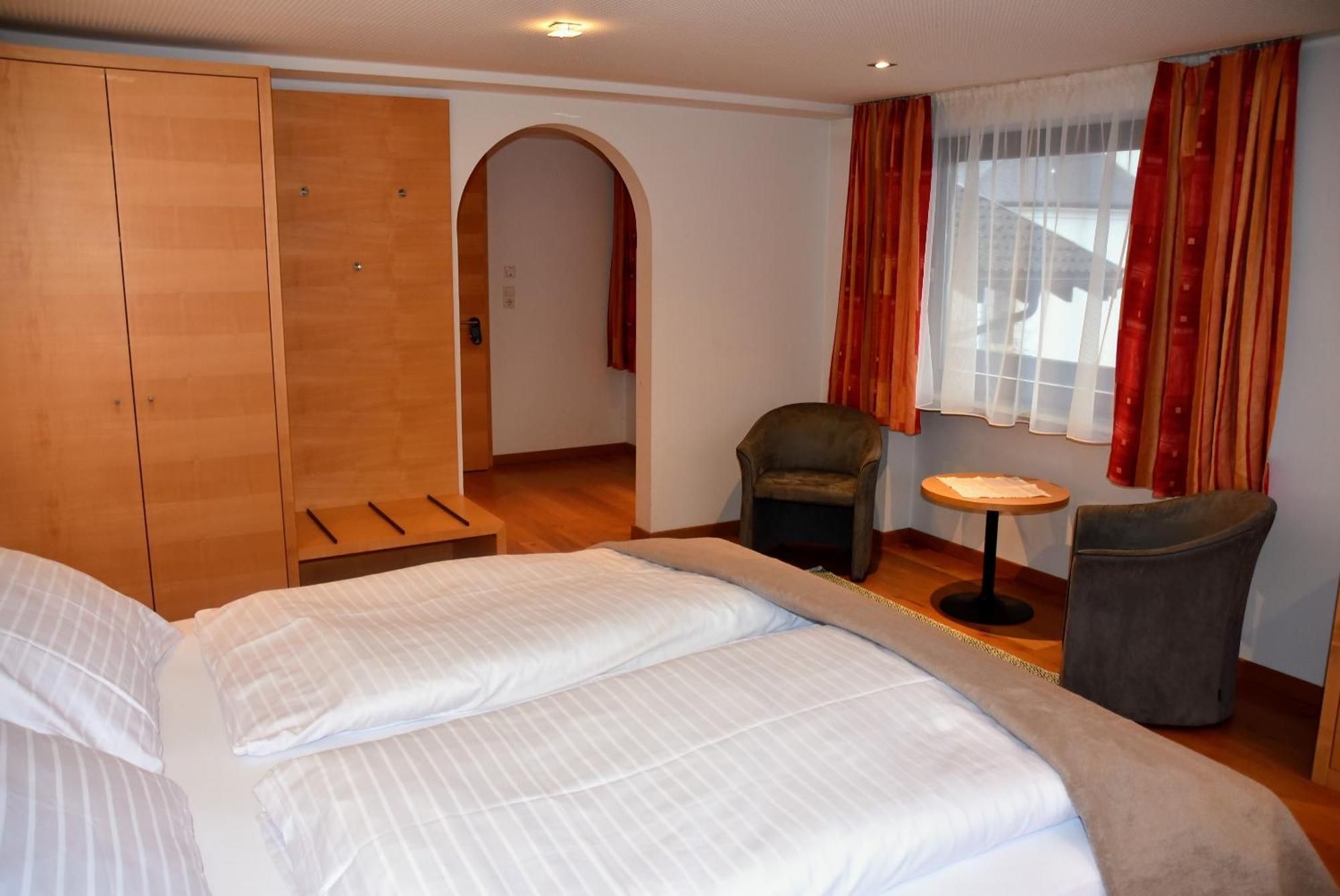 Hotel Loewen Лингенау Екстериор снимка