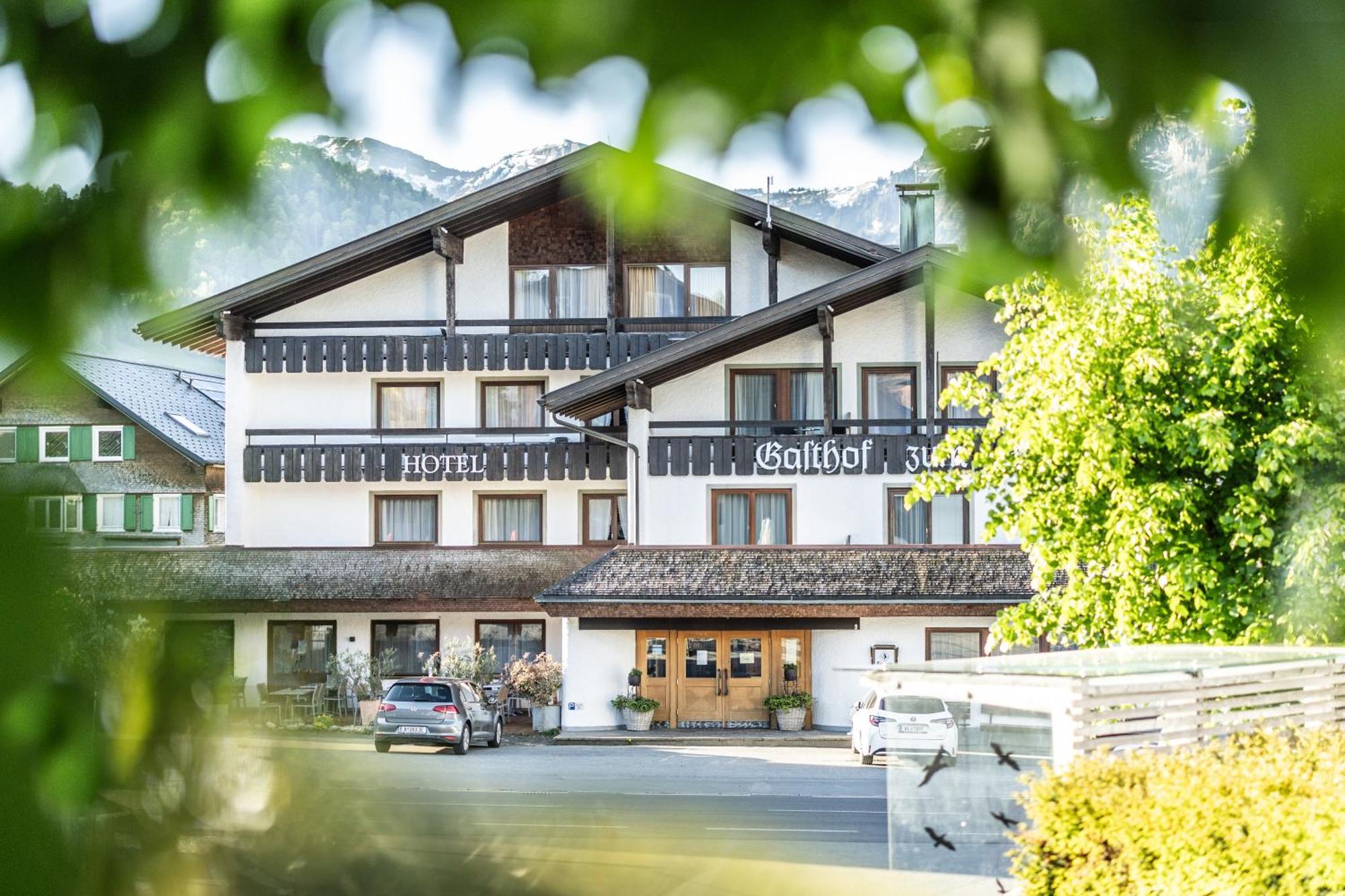 Hotel Loewen Лингенау Екстериор снимка