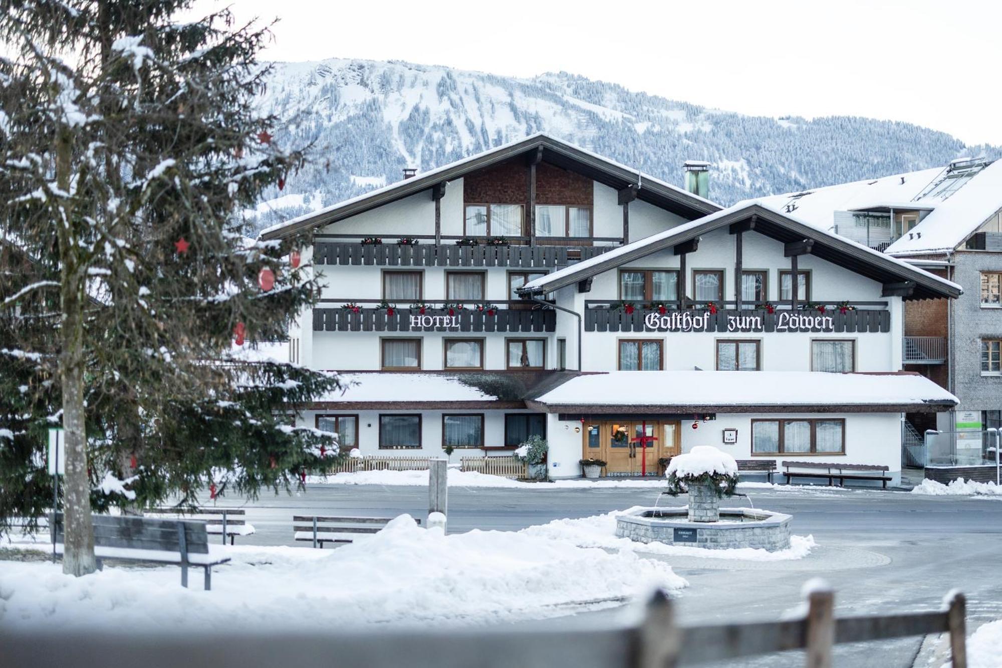 Hotel Loewen Лингенау Екстериор снимка